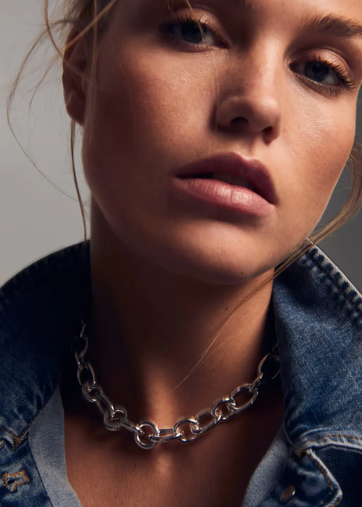 Embossed hoop earrings - 图片 2